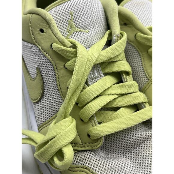 Air Jordan 1 Low Limelight Women’s Size 8 Dh9619-103 Line Green & White EUR39 - Picture 9 of 16